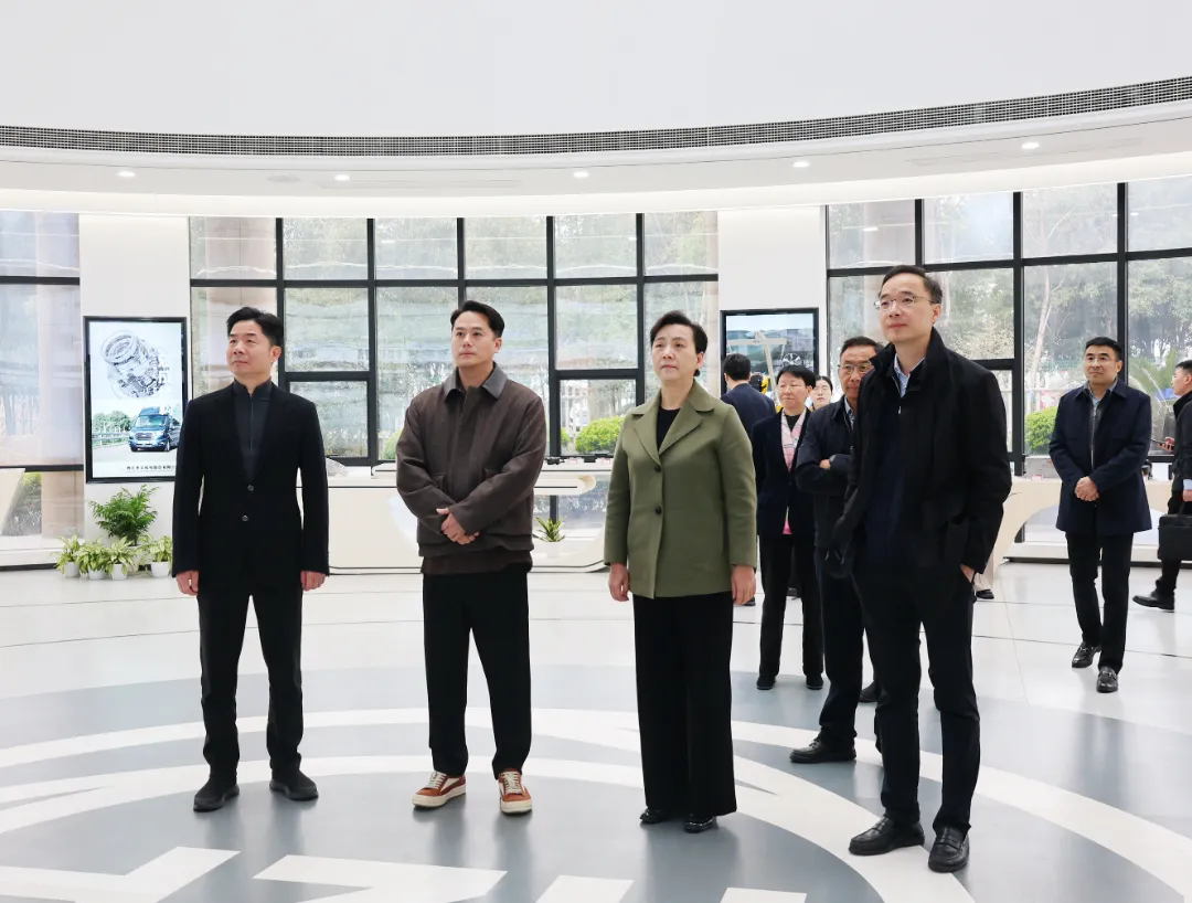 Wang Wenxu, председател на Общинския комитет на Hangzhou на Китайския народен политически консултативен съвет (CPPCC), разследва Zhaofeng Co., Ltd.